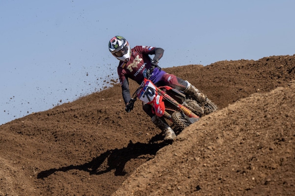 Toro scatenato Fernandez vince la qualifica della MXGP