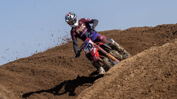 Toro scatenato Fernandez vince la qualifica della MXGP