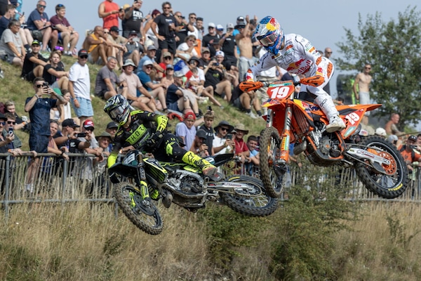 Il sorpasso: Farres sbanca Foxhills e ora guida il mondiale MX2