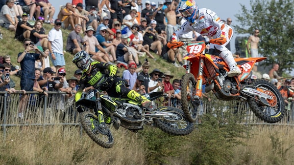 Il sorpasso: Farres sbanca Foxhills e ora guida il mondiale MX2