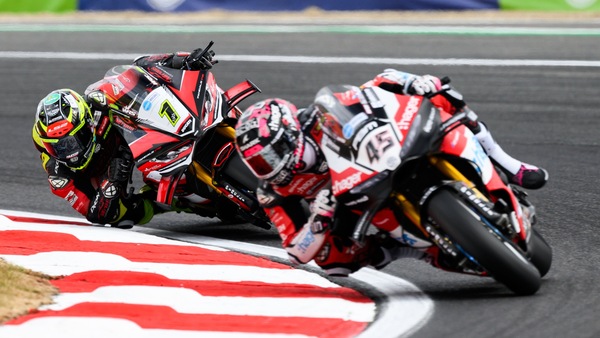BSB: Ryde e Redding rubano la scena anche nel round di Brands Hatch