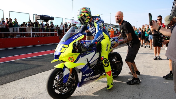 MotoGP, i piloti della VR46 Riders Academy in pista nel giovedì della CIV Racing Night: tutte le foto