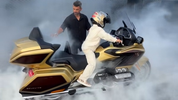 Burnout e pieghe con una Gold Wing a 6 anni: l'ennesima pazzia di Zayn (e Kenan) Sofuoglu