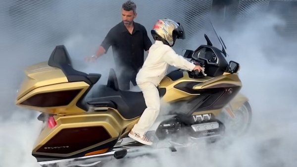 Burnout e pieghe con una Gold Wing a 6 anni: l'ennesima pazzia di Zayn (e Kenan) Sofuoglu