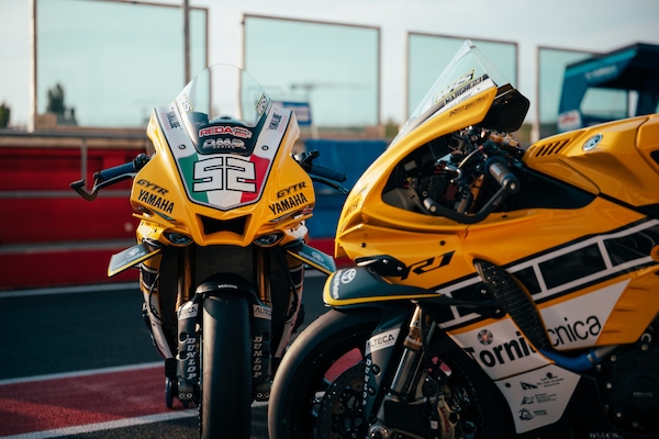 CIV, Yamaha tinge di giallo le R1 di Delbianco e Margarito per la Racing Night