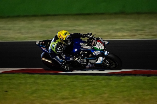 CIV SBK, Delbianco mago della notte: pole provvisoria e mezzo secondo a Cavalieri