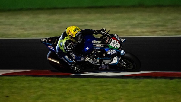 CIV SBK, Delbianco mago della notte: pole provvisoria e mezzo secondo a Cavalieri