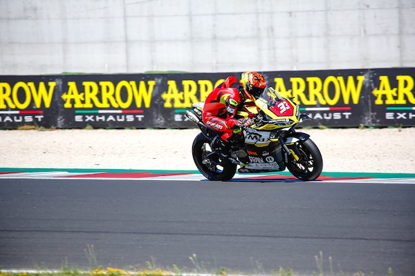 CIV SBK, colpo di scena a Misano: Delbianco cade a vincere è Tulovic