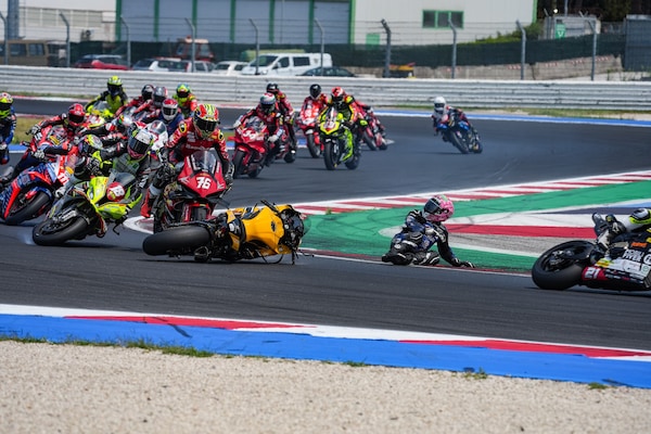 CIV SBK, scivolata e spavento per Delbianco al via  Gara 2