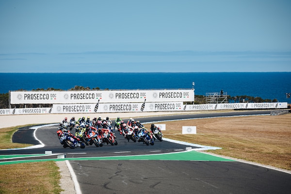 Da Phillip Island a Donington: le avvincenti immagini della Supersport 2026