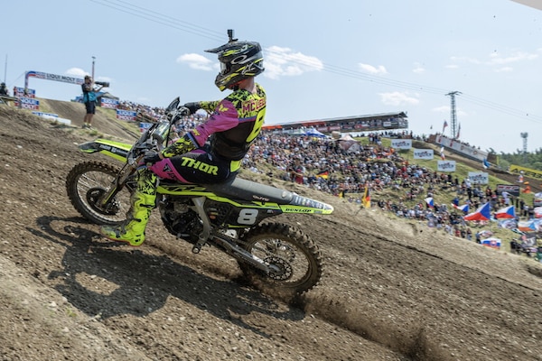 Motocross: a Lommel McLellan vice Farres in MX2