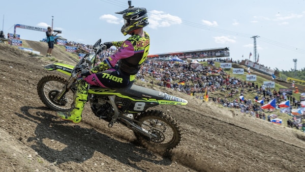 Motocross: a Lommel McLellan vice Farres in MX2