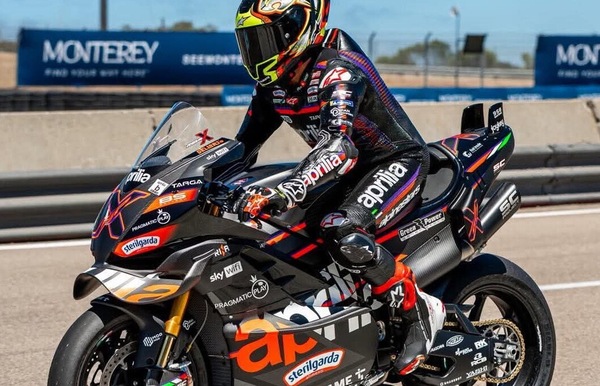 Biaggi a Laguna Seca con l'Aprilia RSV4 X-GP: "Uno spettacolo!"
