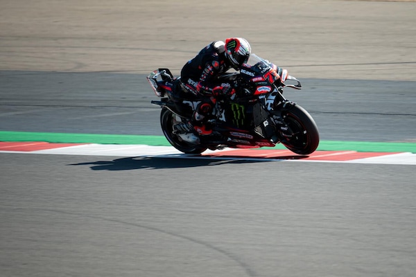 MotoGP, Bezzecchi primo ma dolorante: “Oggi firmo per finire entrambe le gare”