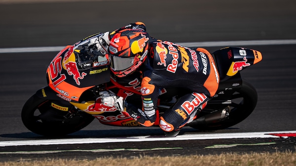 Moto3, GP Silverstone: Uriarte si prende le FP2 davanti a Quiles, 9° Bertelle