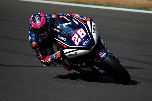 Moto2 Silverstone: Izan Guevara beffa Alonso Lopez, fuori dai primi 15 i piloti italiani