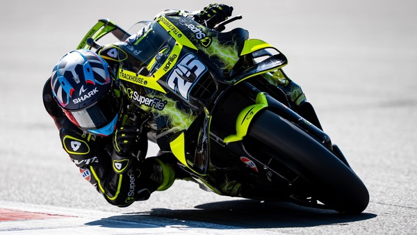 Aprilia da favola a Silverstone: vince Fernandez su Martin e uno stoico Bezzecchi