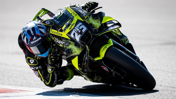 Aprilia da favola a Silverstone: vince Fernandez su Martin e uno stoico Bezzecchi