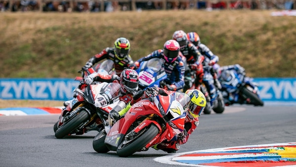 BSB, Thruxton: prima doppietta per Vickers con la Honda, Redding a terra!
