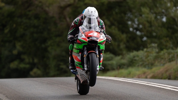 Manx GP: Johnny Stewart porta l’Aprilia al successo in Sportbike