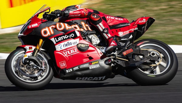 Super Bulega e Ducati in Superpole: record a Magny-Cours