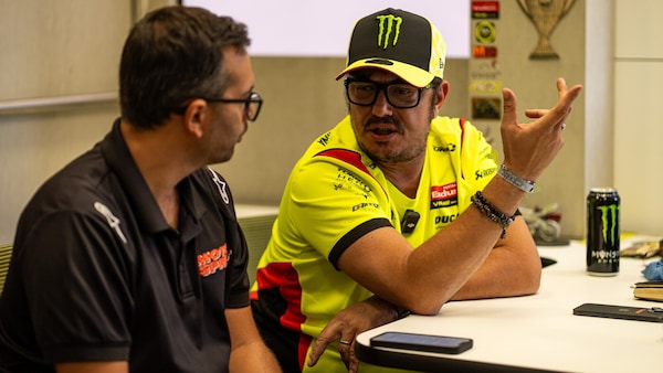 "Uccio" Salucci: "A Vale ho detto 'sei scemo' per il casco con l'asino. Bulega? Ora parlano i risultati"