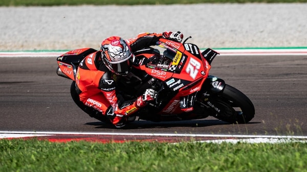 Spinelli si prende la prima pole del CIV SBK al Cremona Circuit: 15 piloti in nove decimi!