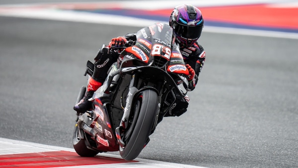 Acosta si butta via, Martin ringrazia e vince la Sprint in Austria!