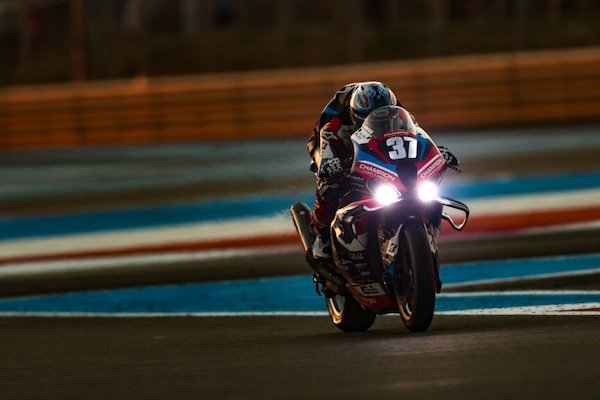 EWC Bol d’Or, 17^ ora: BMW solitaria al comando, Honda prima in Superstock