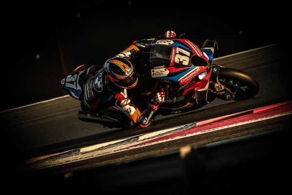 BMW vede il titolo in EWC: a quattro ore dalla fine è dominio al Bol d'Or