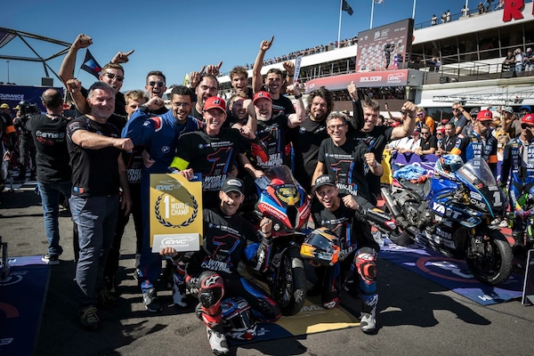 BMW domina il Bol d’Or e si prende il titolo iridato: “Dovevamo rifarci dopo l’anno scorso”