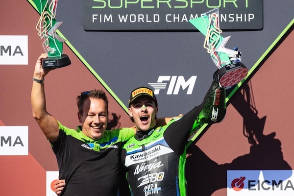 SSP: Alcoba riporta la Kawasaki al successo in Gara1, Farioli a podio