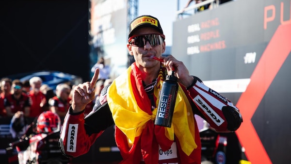 Lecuona si prende la scena a casa di Bulega in SBK e svela il segreto di Dall'Igna