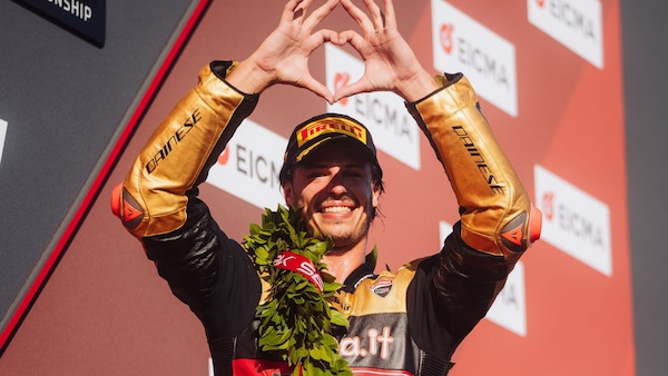 Bulega sul tetto del mondo: le foto più belle che raccontano una festa Mondiale!