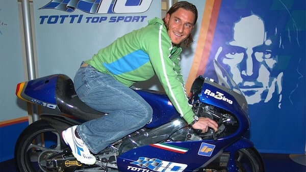 Totti, 50 anni tra calcio e moto: l'avventura del suo team in 125