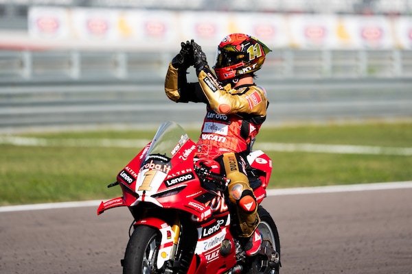 Ducati vincente in SBK: le foto di tutti i piloti sul tetto del mondo