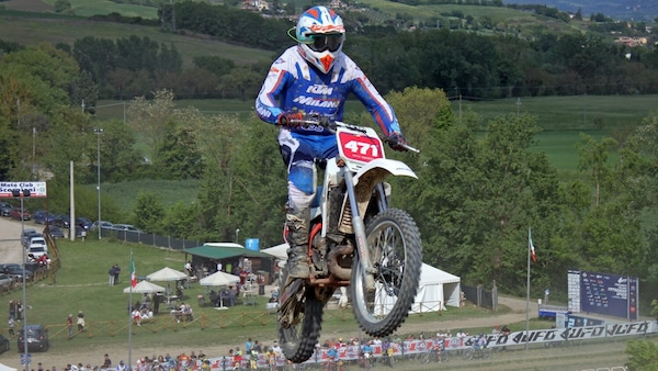 Dalla TV al motocross: Max Giusti e la grande passione per le due ruote