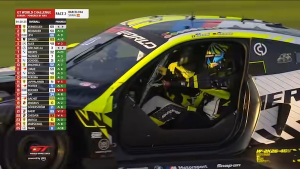 Valentino Rossi in gara nel GTWC a Barcellona… senza portiera!