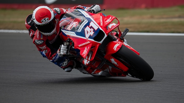 Dalla sala operatoria a Mandalika: Aleix Espargaró torna in pista sei mesi dopo l'incidente