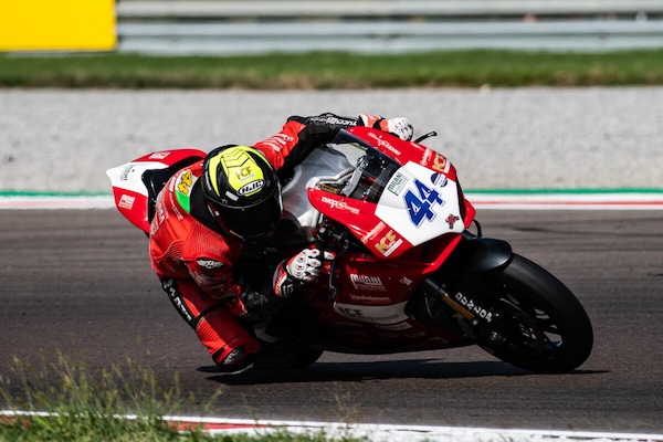 CIV, Atomico Racing Team fa chiarezza sulla squalifica di Tucci: "Nessuno della squadra ha mai toccato la sua moto"
