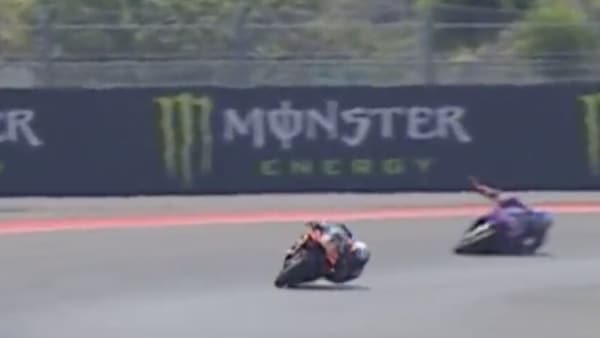 Duro highside per Razgatlioglu in FP2: la sequenza