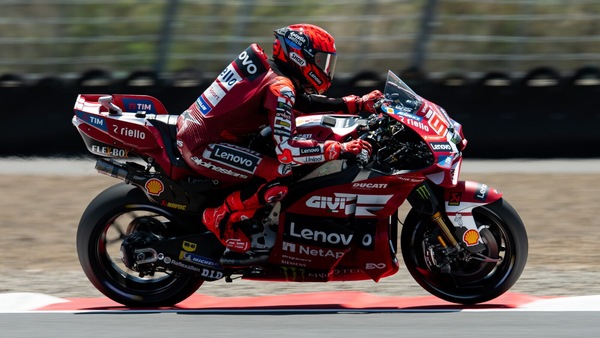 Le Aprilia fanno harakiri, Marquez ringrazia e vince la Sprint di Mandalika