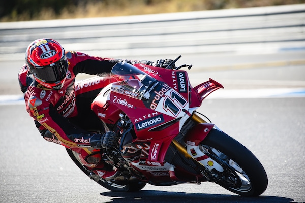 Decima pole su undici round per Bulega, Bimota terza con Lowes