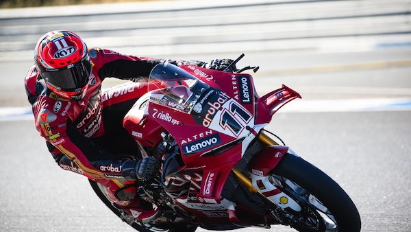 Decima pole su undici round per Bulega, Bimota terza con Lowes