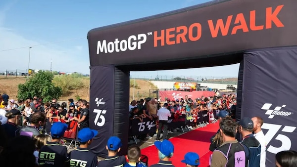 MotoGP, stretta sulla Hero Walk: multe da 5.000 euro per chi salta l'appuntamento con i tifosi