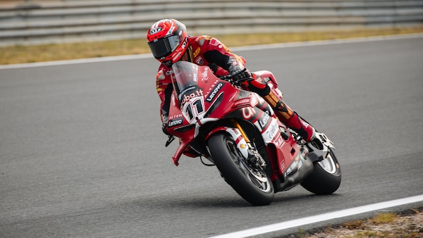 A Estoril Bulega nella storia con 29 vittorie stagionali: nessuno come lui. Surra ancora sul podio (3°)