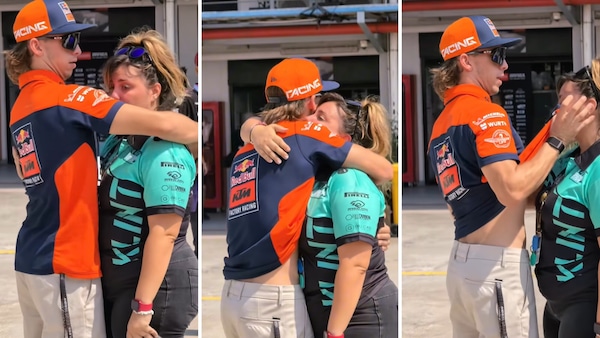 Acosta cuore d'oro: l'abbraccio con Martina Cuzari dopo la delusione di Mandalika