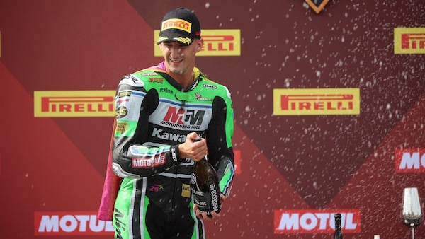 Clamoroso in Sportbike: Salvador out in Gara 1, Artigas vince e diventa leader!