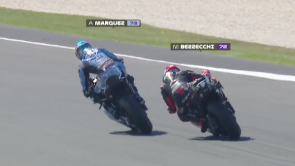 Contatto ad alto rischio tra Bezzecchi e A.Marquez nelle Practice: la sequenza 
