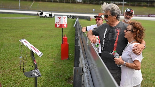 Il Team SIC58 Squadra Corse a Sepang per un saluto a Marco Simoncelli